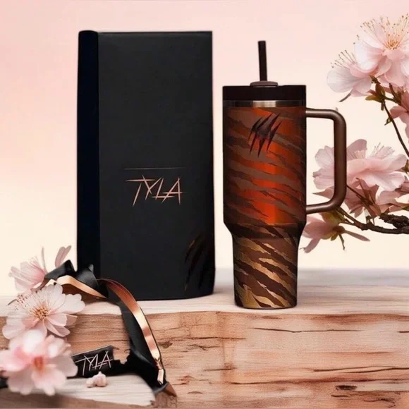 Stanley X Tyla Tyger Limited Edition-Quencher H2.0 Flowstate Tumbler 40 OZ NWT🐅 - Picture 4 of 14